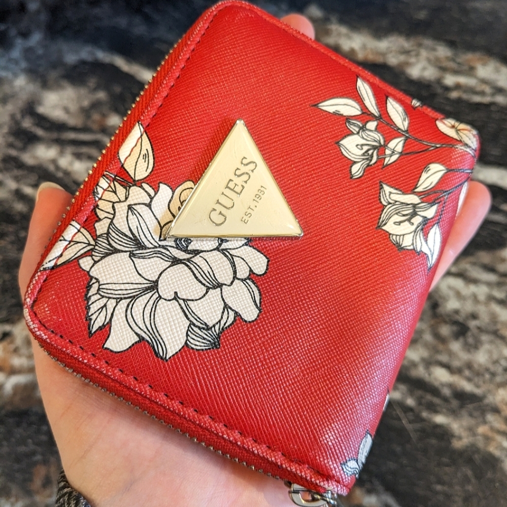 GUESS Flora Wallet with a Zipper